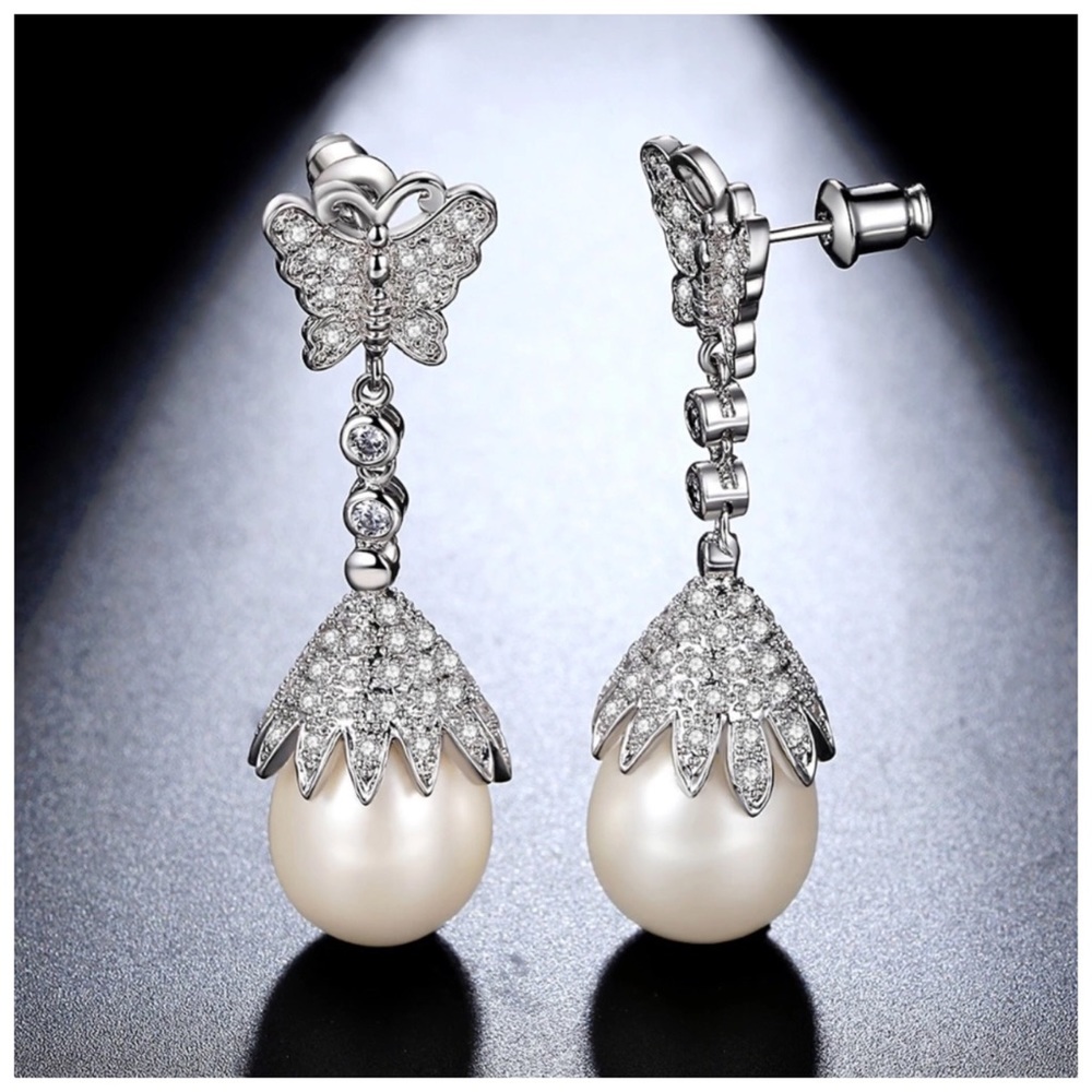 Swarovski Crystals The Aline Pearl Earrings - Picture 4 of 5